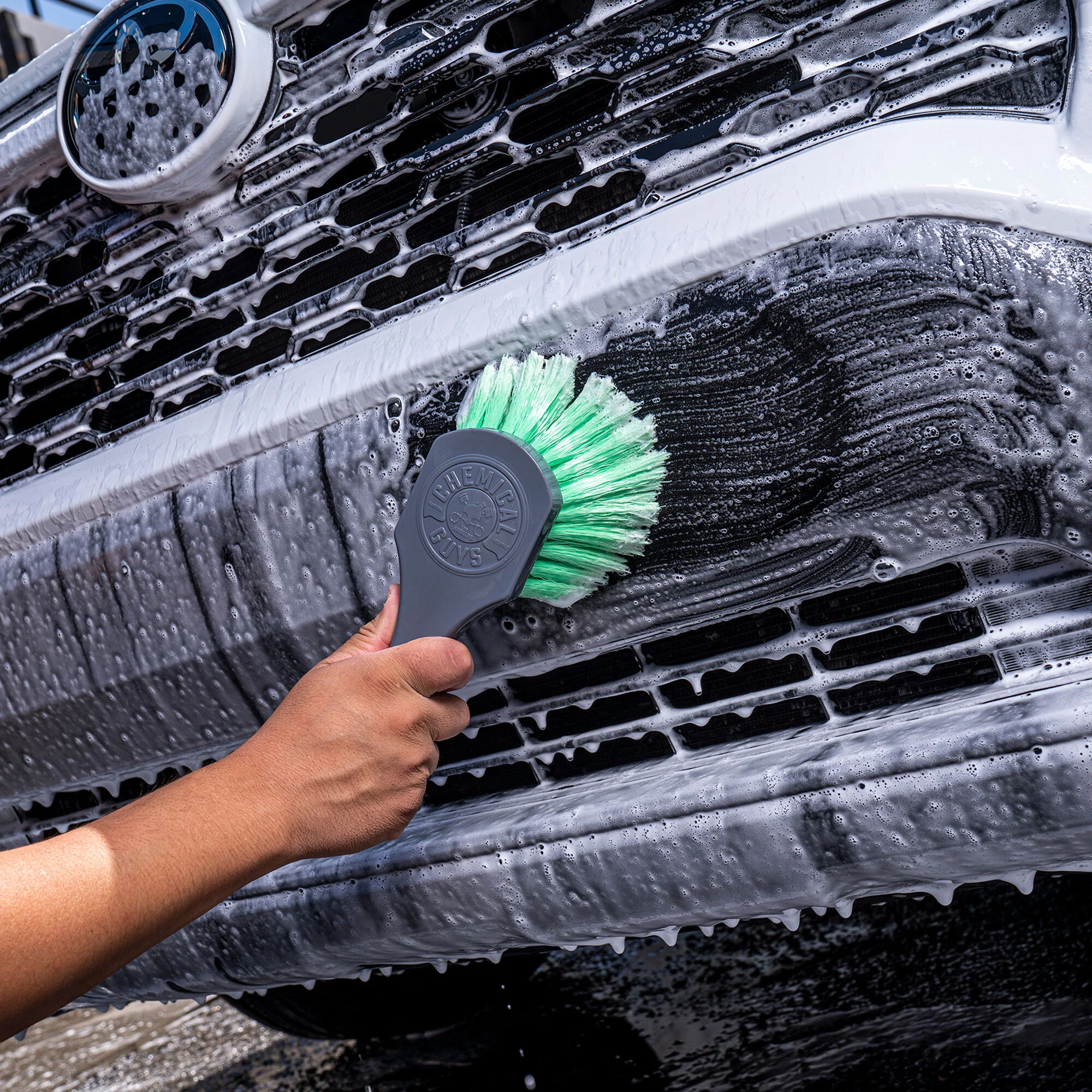 Wheelie All Exterior Surface And Wheel Brush - Image 8